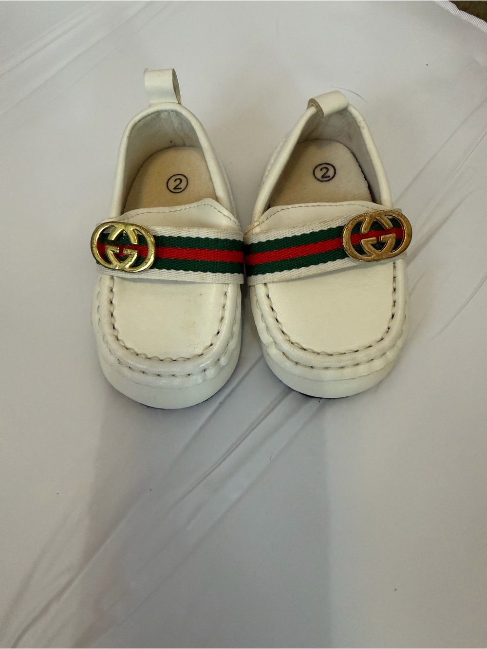 Gucci White Kids Moccasins with Green-Red Web and Gold Emblem